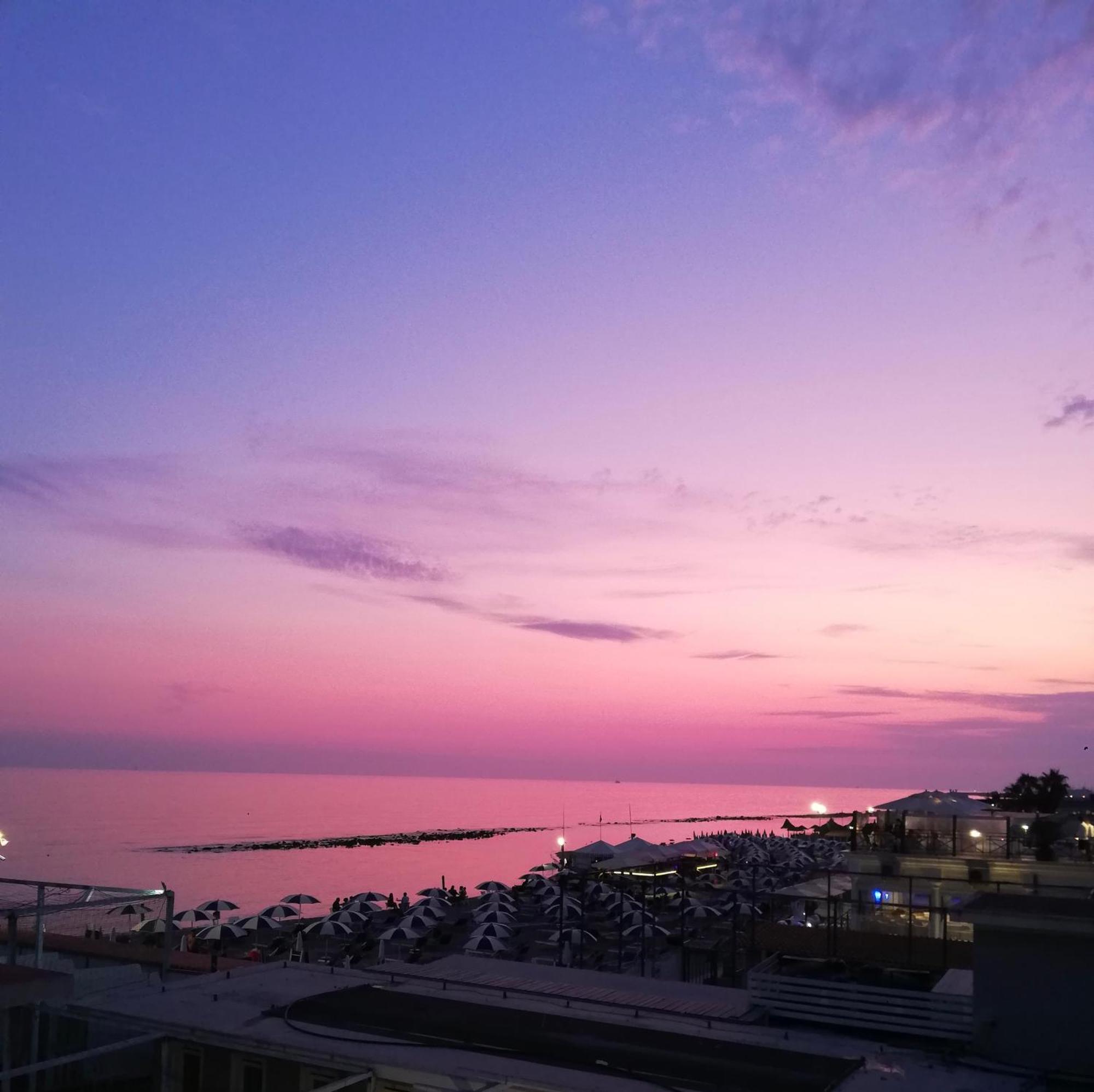 Lotus - Appartamento Sul Mare A Ostia Con Giardino Relax Dış mekan fotoğraf